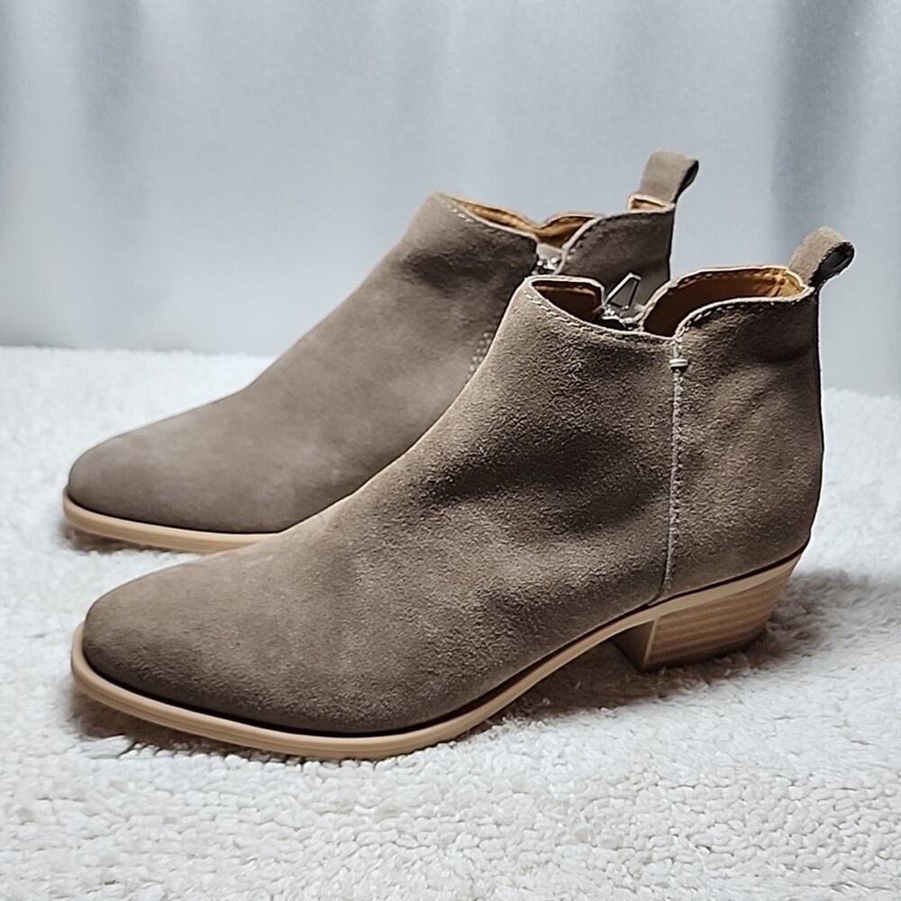 🙊DOLCE VITA🙊 STYLE WESTA SUEDE TAUPE 💥WOMAN'S 8.0💥ALMOND TOE HEEL BOOTS NWOB